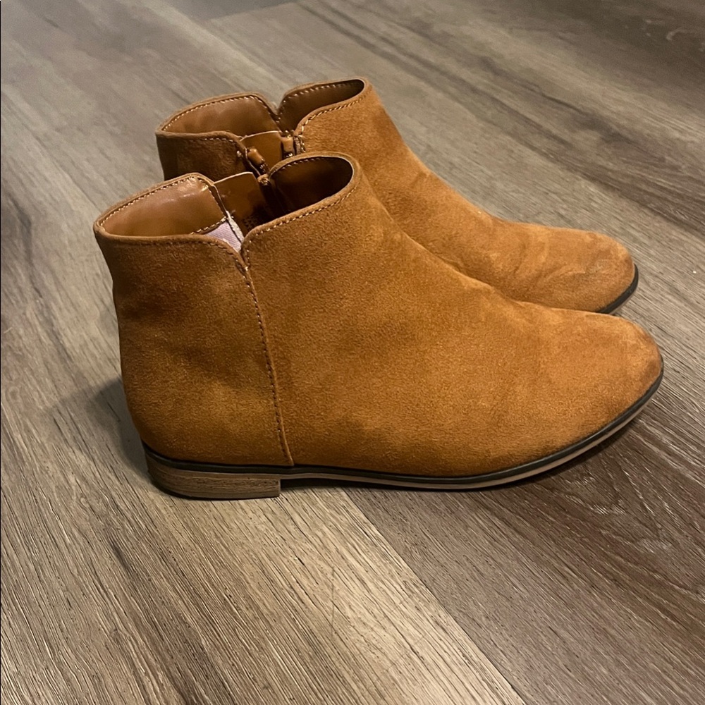Cat & Jack girl’s ankle Boots